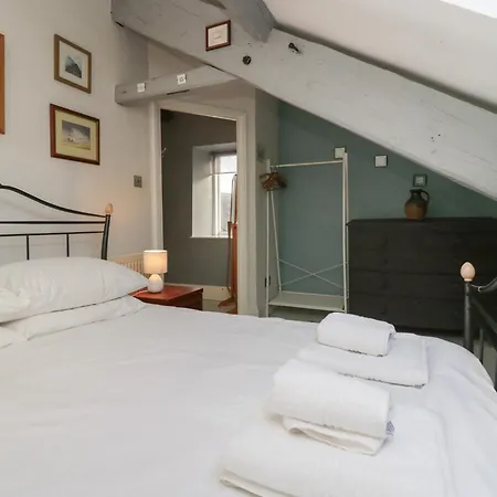 Flat 1 Apartment *