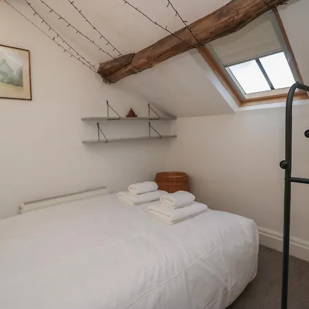 Flat 1 Apartment *