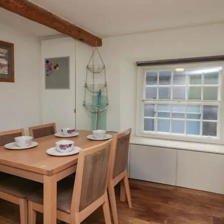 Flat 1 Apartment